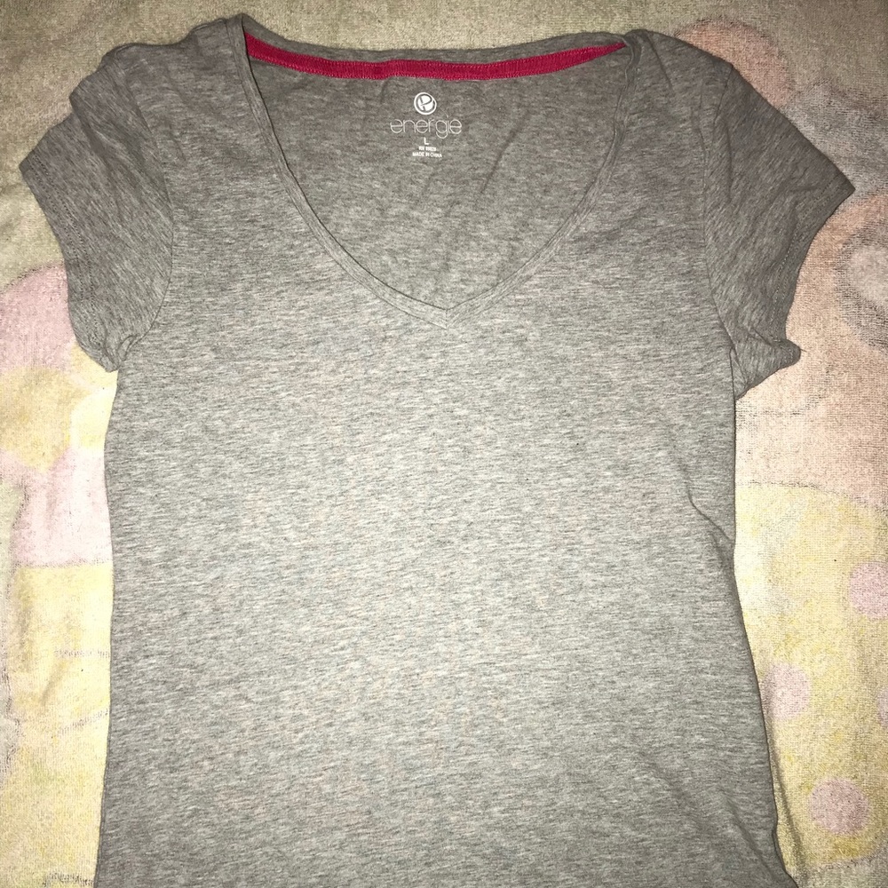 heather gray v-neck tshirt